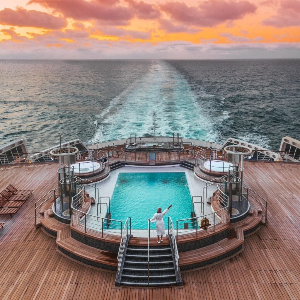 CUNARD 6* QUEEN MARY 2 ISLAND BRITAIN thmb img