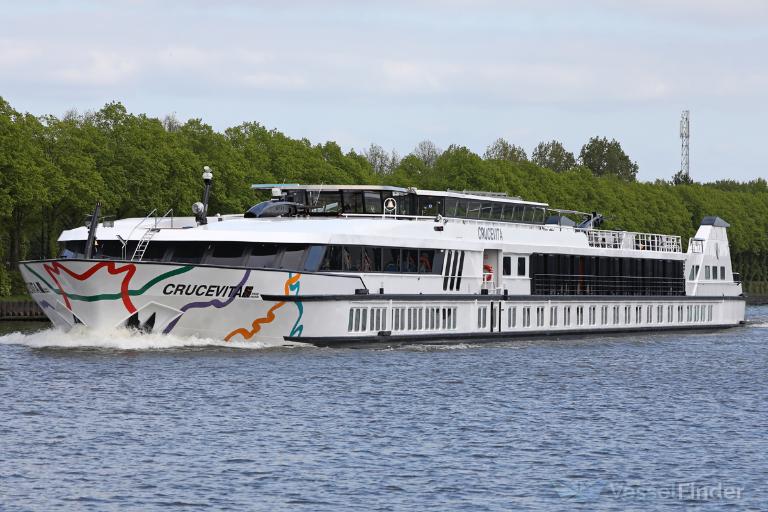 CRUCEVITA ISLAND REN NEW YEAR ON THE RIVER thmb img