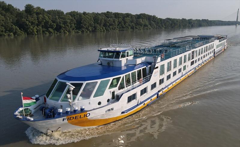 WITH MS FIDELIO ON THE DANUBE thmb img