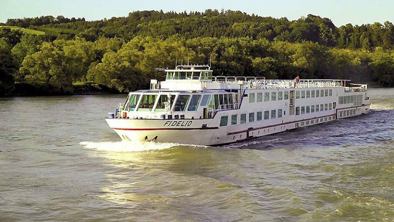 WITH MS FIDELIO ON THE DANUBE thmb img