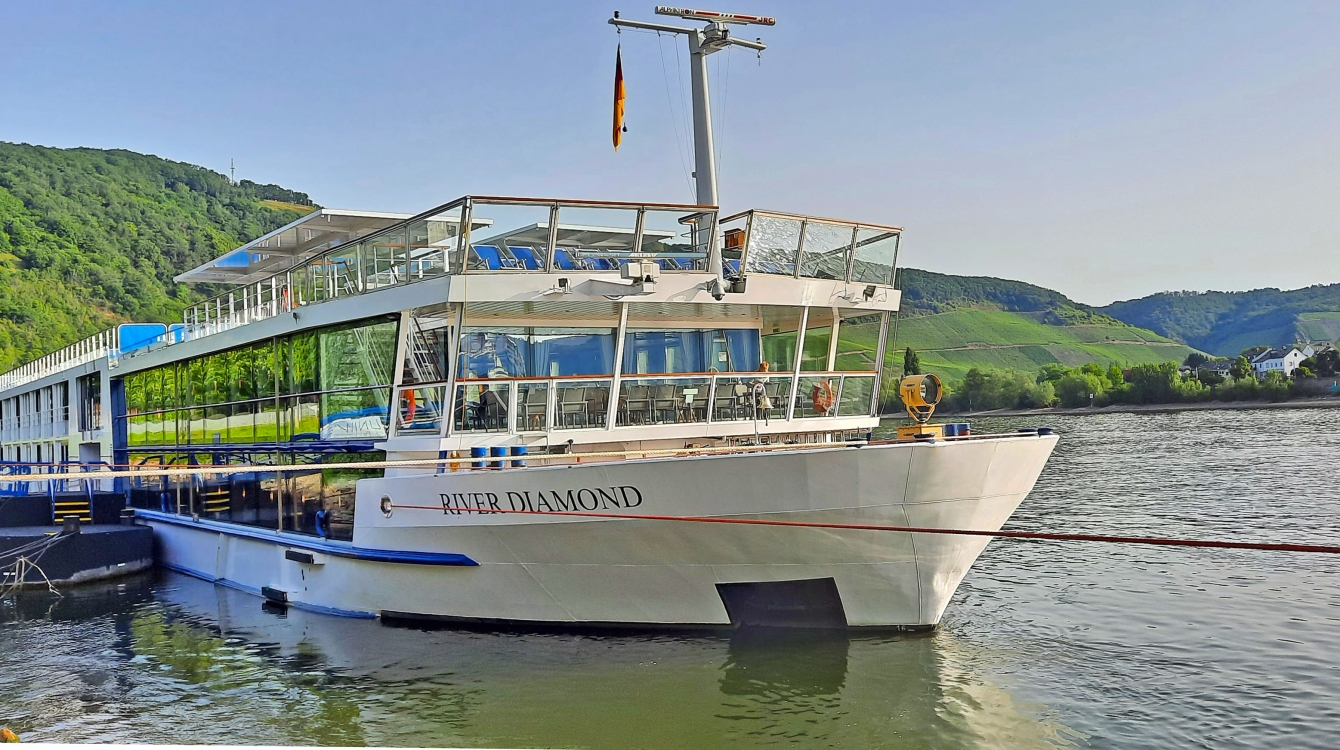 RIVER DIAMOND WITH RHINE RIVER CHRISTMAS MARKET thmb img