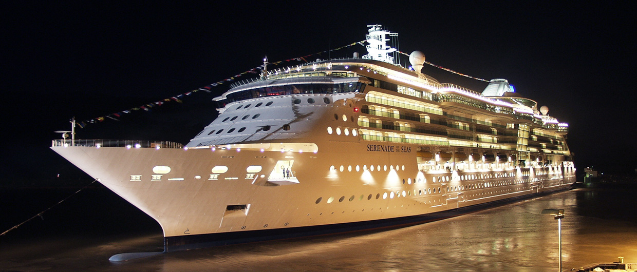 SERENADE OF THE SEAS IN THE PANAMA CANAL 17 SEPTEMBER thmb img