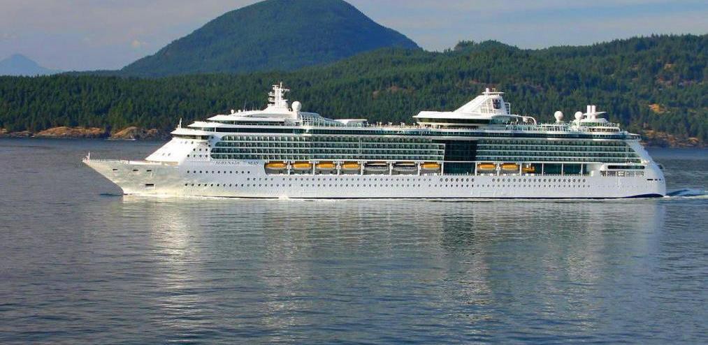SERENADE OF THE SEAS IN THE PANAMA CANAL 17 SEPTEMBER thmb img
